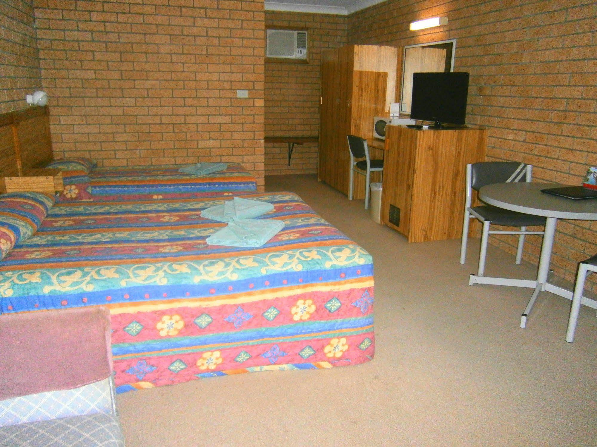 Aaron Inn Motel Narrabri Dış mekan fotoğraf
