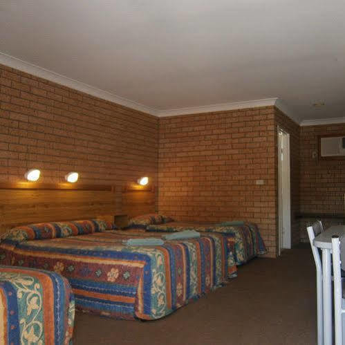 Aaron Inn Motel Narrabri Dış mekan fotoğraf